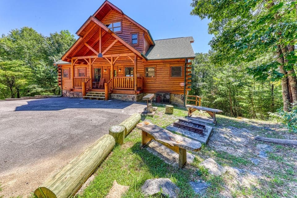 Cozy Cabin Sleep 13 Hot Tub Game Room Superb View Cabin in Sevier County