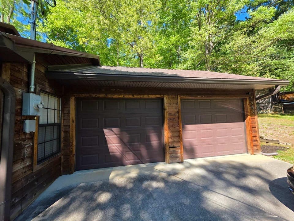 Tranquil Cabin Garage Games Boats Bikes Parking Cabin in Sevierville