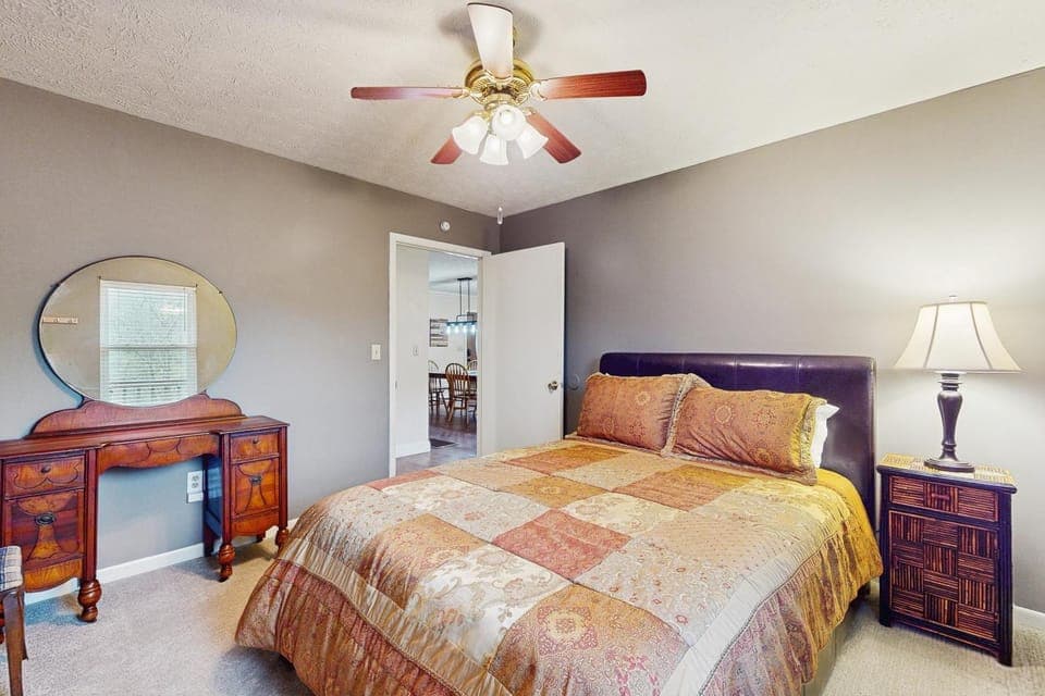 Serene Lake Home Sleep 7 Grill Games Dog Friendly House in Caryville
