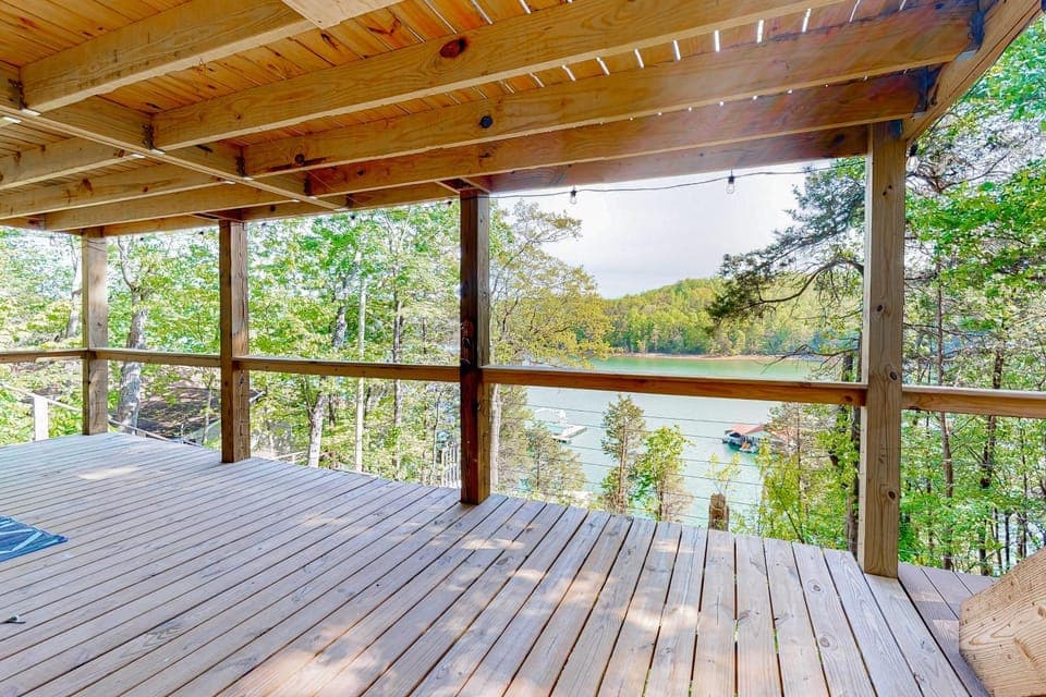 Dog Welcome Waterfront Home Sleeps 12 Firepit House in Norris Lake
