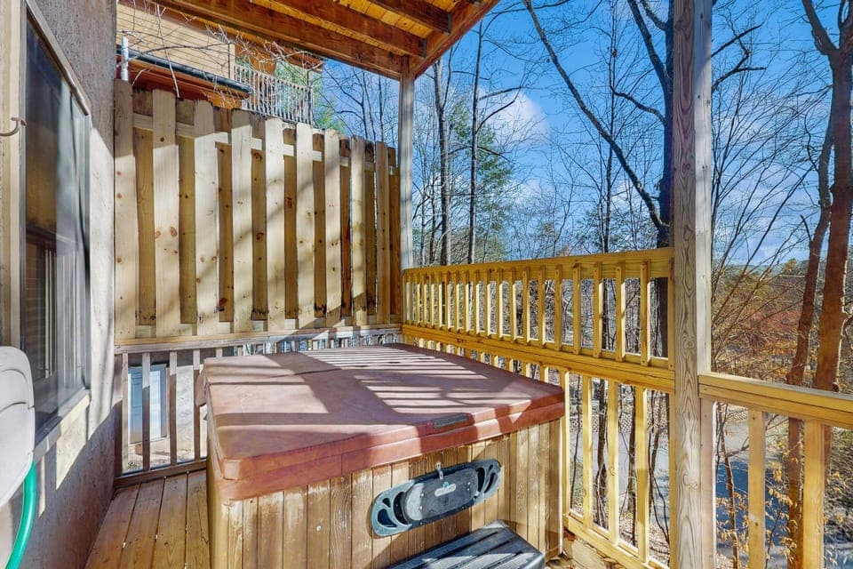 Resort Cabin Sleeps 10 Hot Tub Pool Table Deck Cabin in Pigeon Forge