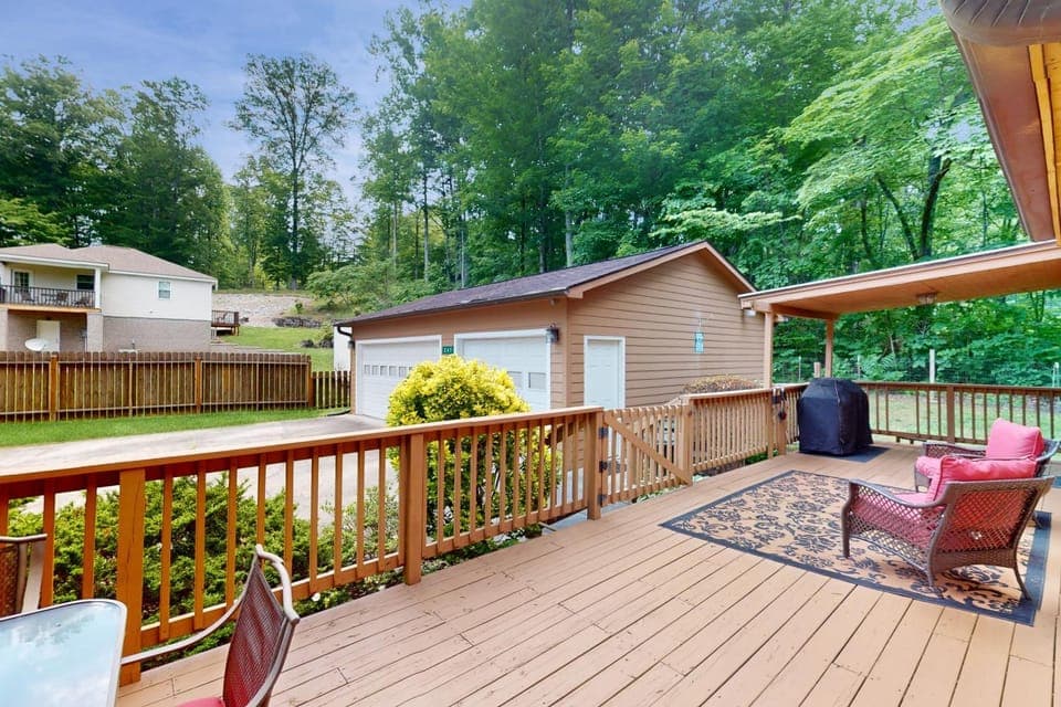 Charming Dog Friendly Home Sleeps 6 Deck Grill House in Norris Lake