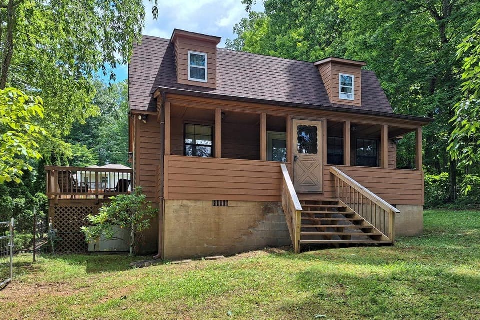Charming Dog Friendly Home Sleeps 6 Deck Grill House in Norris Lake