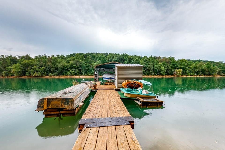 Dog Welcome Lakefront Cabin Sleep 13 Fire Pit Private Dock Cabin in Norris Lake