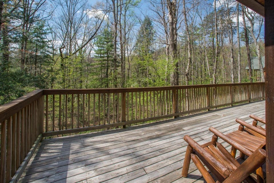 Cabin N The Woods Sleeps 10 Seasonal Pool Pond Cabin in Sevier County