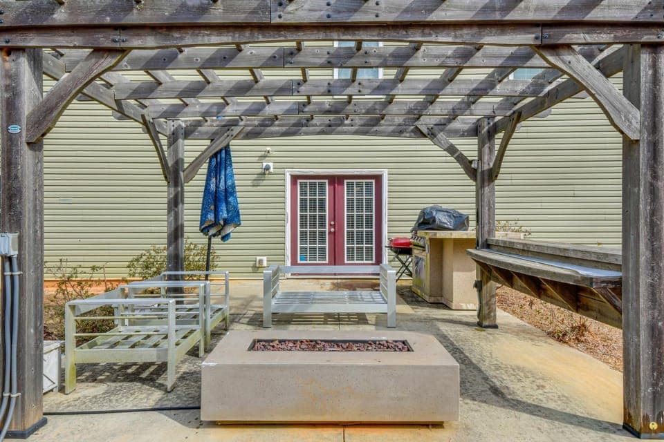 Waterfront Lake Hartwell Retreat w/ Indoor Hot Tub House in Lake Hartwell