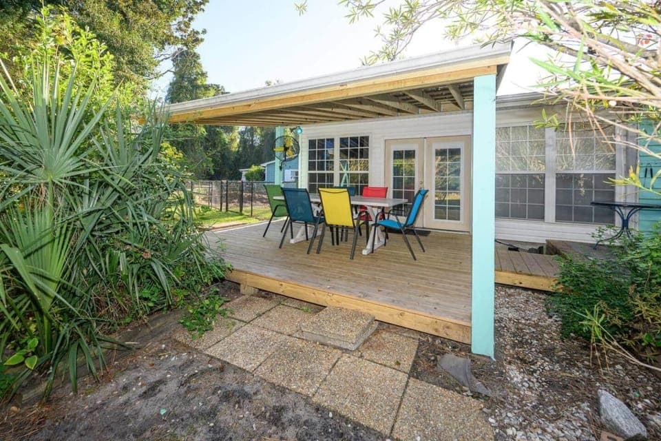 5BD House~1.1mi to Beach~sleeps10Bike&Pet Friendly House in Surfside Beach