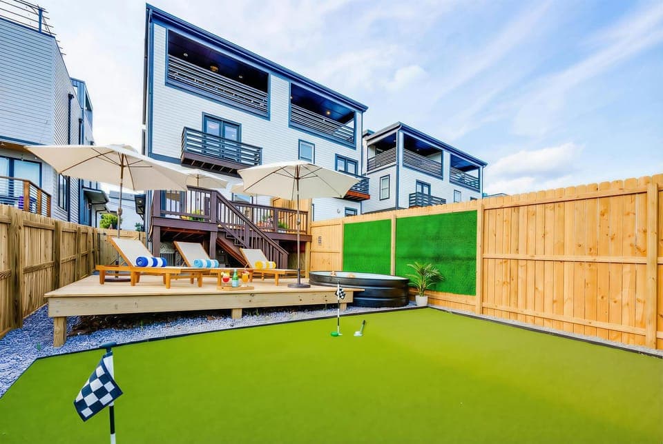 Private Pool Game Room Compound Minutes to Broadway House in East Nashville