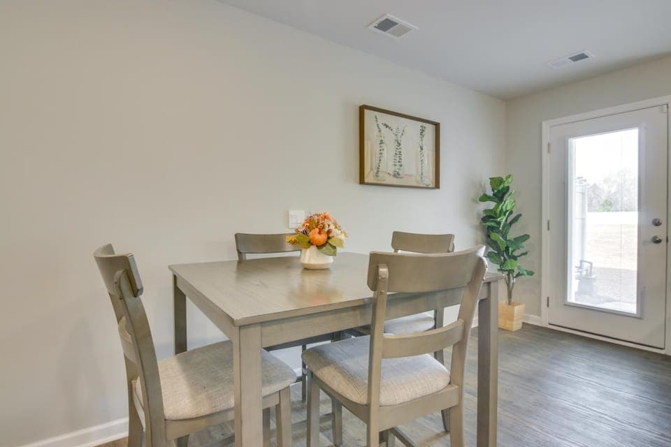 Near Base & Shopping: Modern Sumter Townhome! House in Sumter