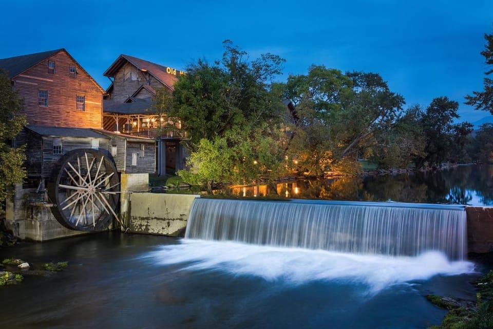 Hooked On Bears by American Patriot Getaways House in Gatlinburg