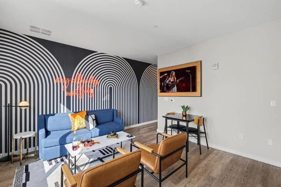 Pianissimo-2 Units-Rooftop Pool-Gym-On Music Row House in Music Row