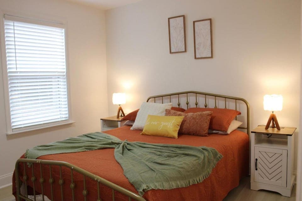 NEW Aiken Retreat I Firepit I Hot Tub I Near Dtwn House in Aiken