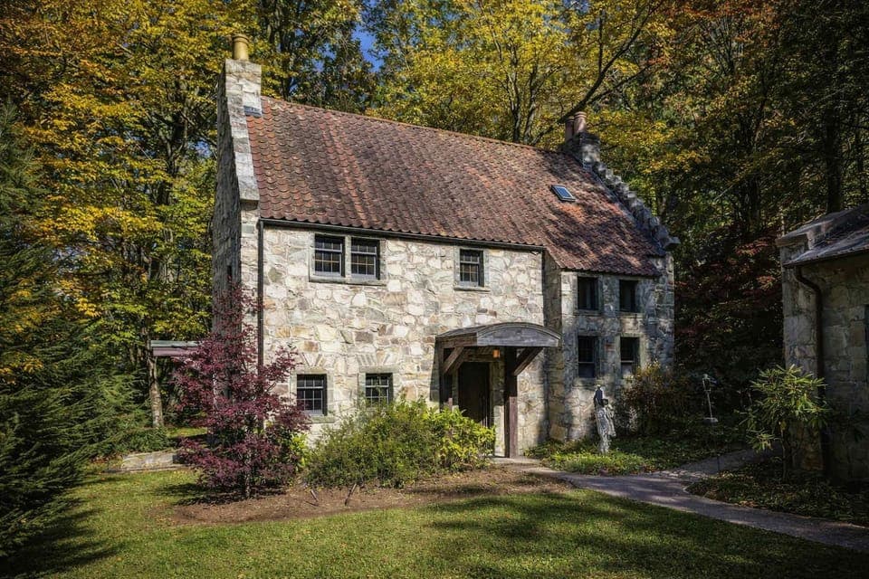 Storybook Three Cottage Mountain Compound House in Sugar Mountain