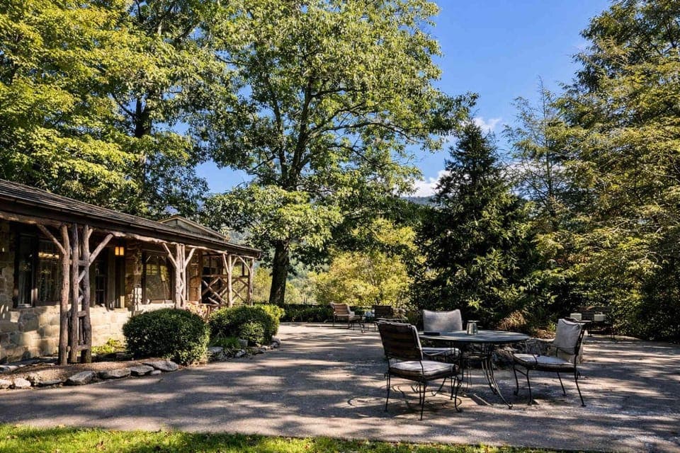 Storybook Three Cottage Mountain Compound House in Sugar Mountain