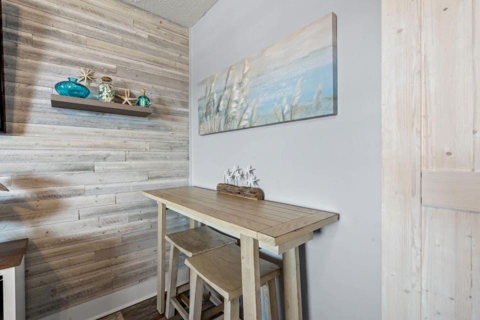 Beach Dreams 1 Bedroom located in Garden City Apartment in Garden City