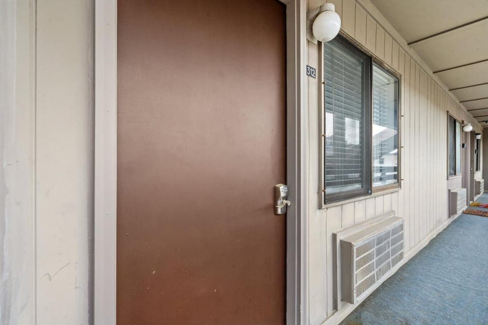 Beach Dreams 1 Bedroom located in Garden City Apartment in Garden City