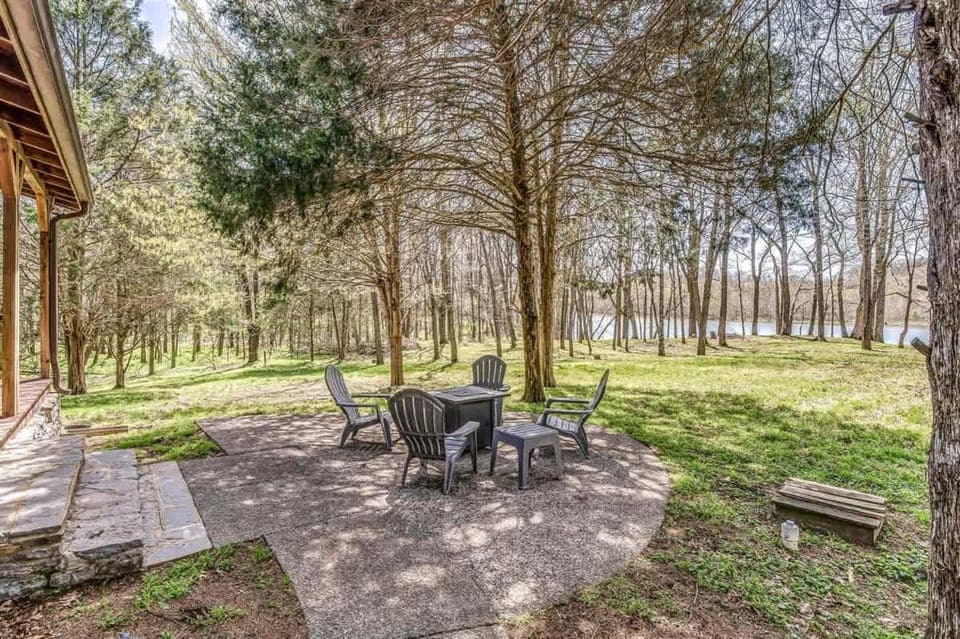 Luxury Lakefront Cabin Cabin in Old Hickory Lake