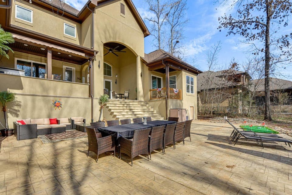 Sprawling Group Getaway w/ Dock on Lake Wylie! House in Lake Wylie