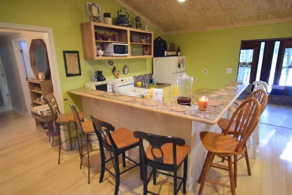 Cozy waterfront cabin with fire pit Cabin in Mount Juliet