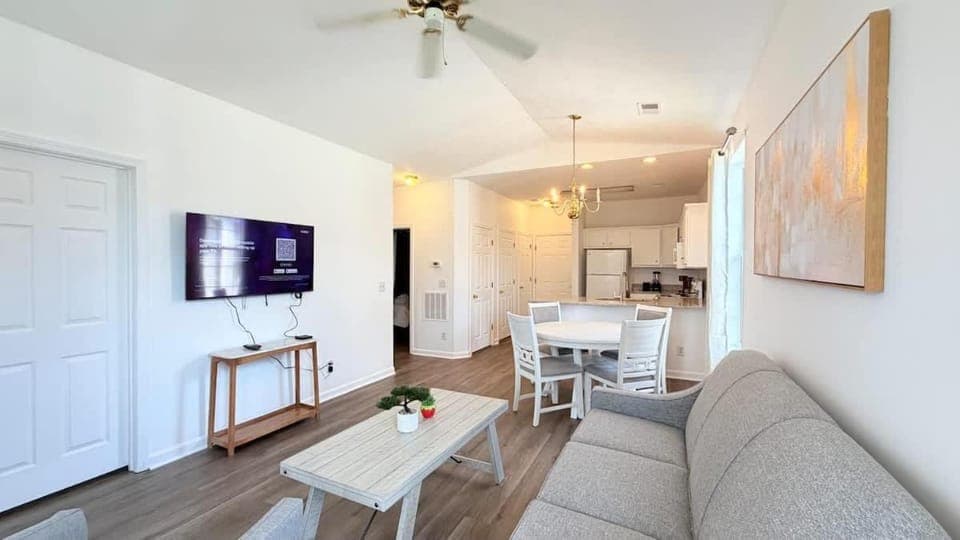 Sunny River Oaks Retreat 2BR Golf Condo Apartment in Carolina Forest