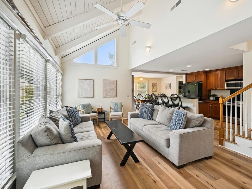 11 Myrtle Lane. House in South Forest Beach