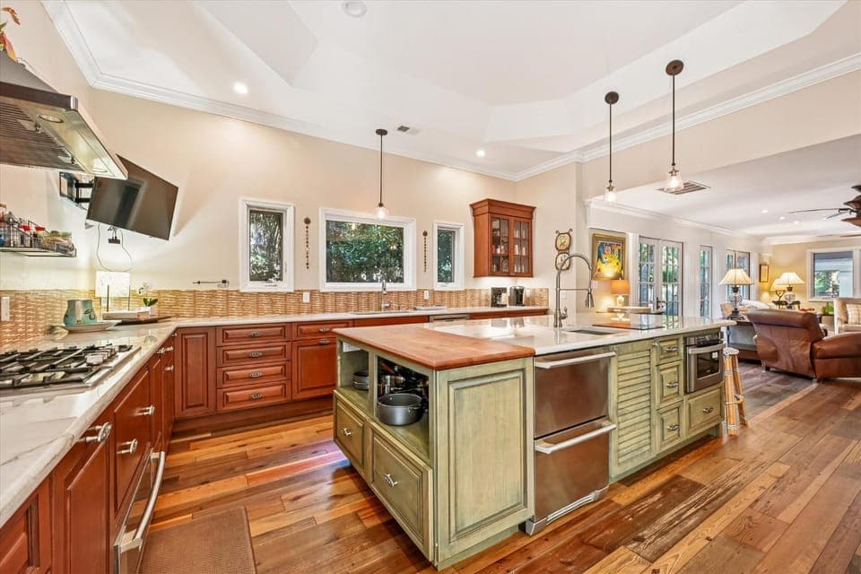 Kitchen or kitchenette, dishwasher, oven, stove