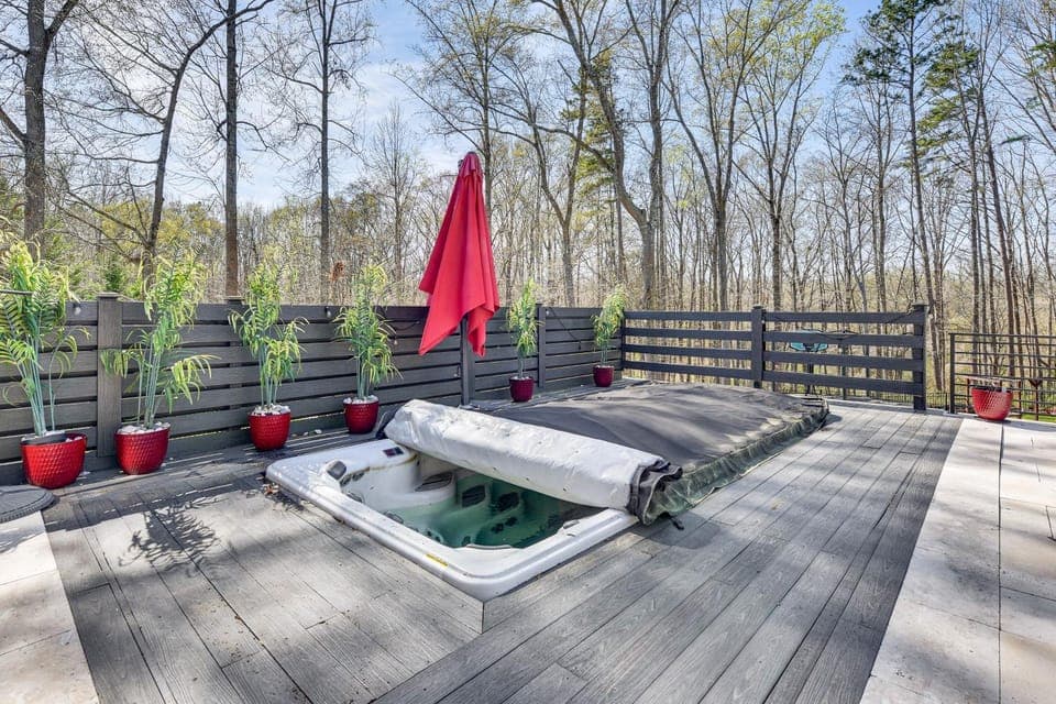 Luxe Extended Stay w/ Swim Spa in Indian Land! House in Pineville