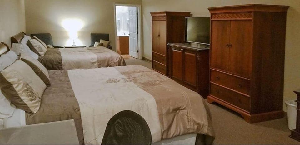 Rolling Hills Lodge Motel in Cherokee