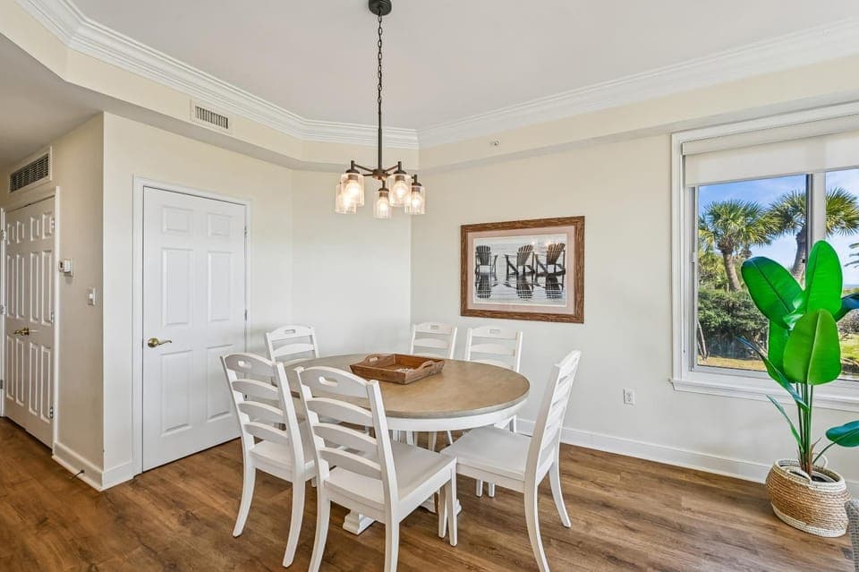 Day, View (from property/room), Seating area, Dining area, furniture, air conditioner