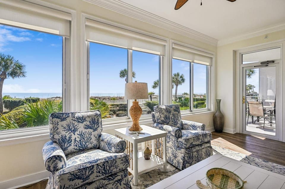 Day, View (from property/room), Living room, Seating area, furniture