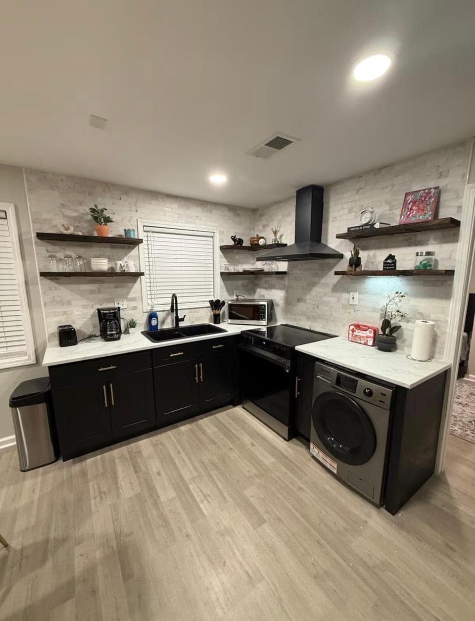 Uptown Modern Escape 4bd 2ba House in Memphis