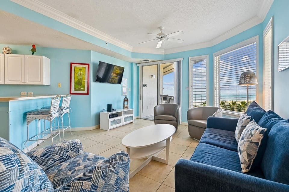 Day, TV and multimedia, Balcony/Terrace, Kitchen or kitchenette, Seating area, furniture