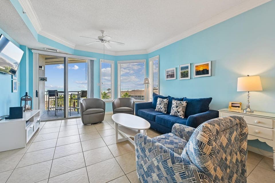 Day, Balcony/Terrace, Living room, Seating area, furniture
