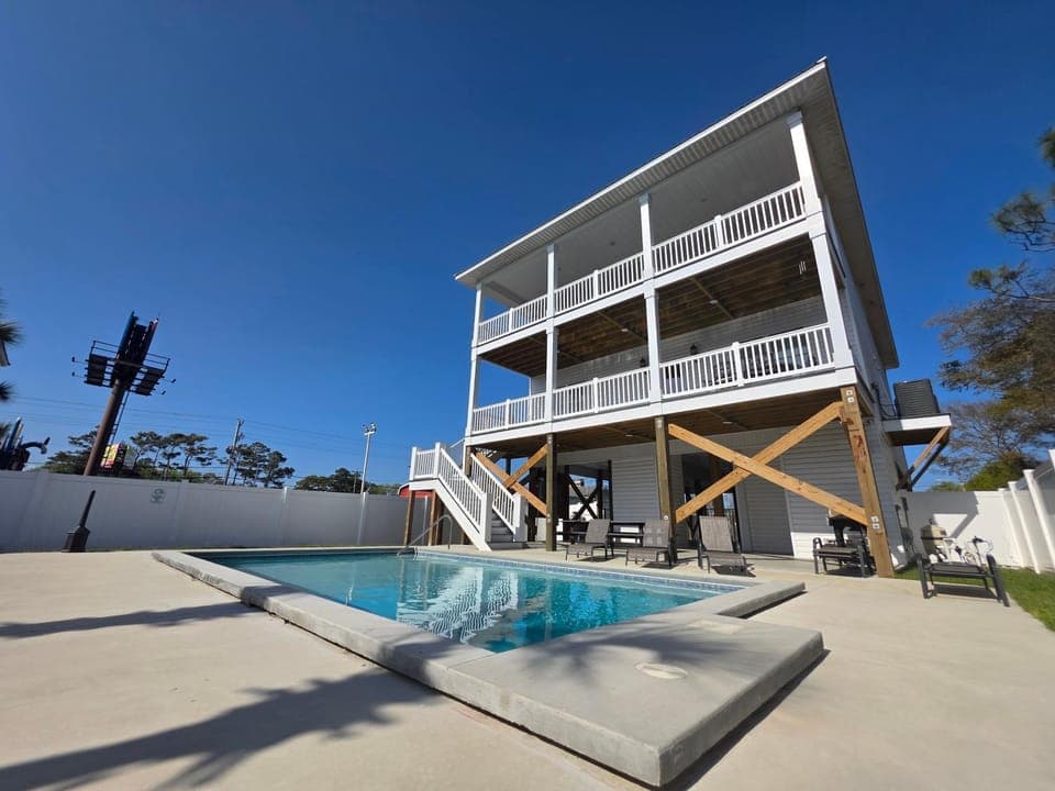 Swimming pool
