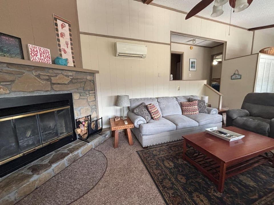 Maggie Valley Cabin - Hot Tub - Spectacular Views - Sleeps 7 Cabin in Maggie Valley
