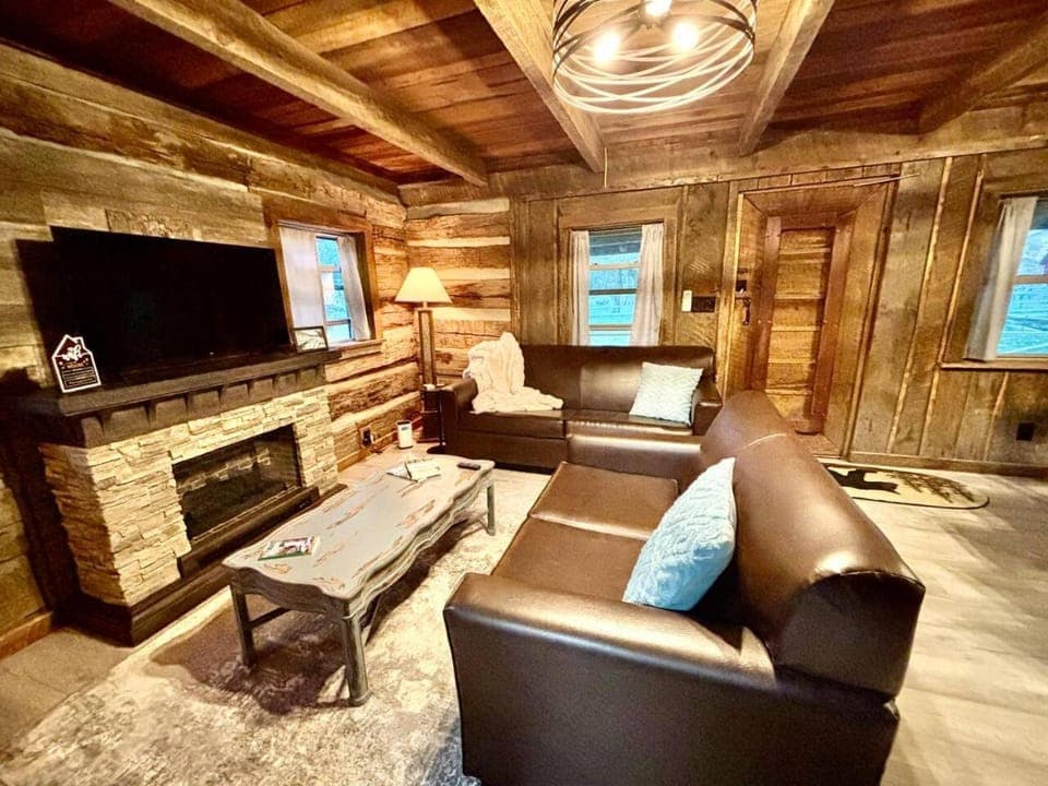 Communal lounge/ TV room, Living room, Seating area, Evening entertainment