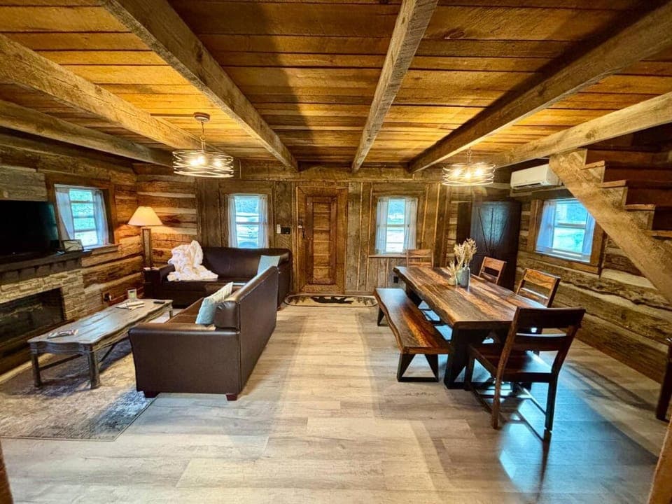 Communal lounge/ TV room, Living room, Seating area, Dining area, Evening entertainment