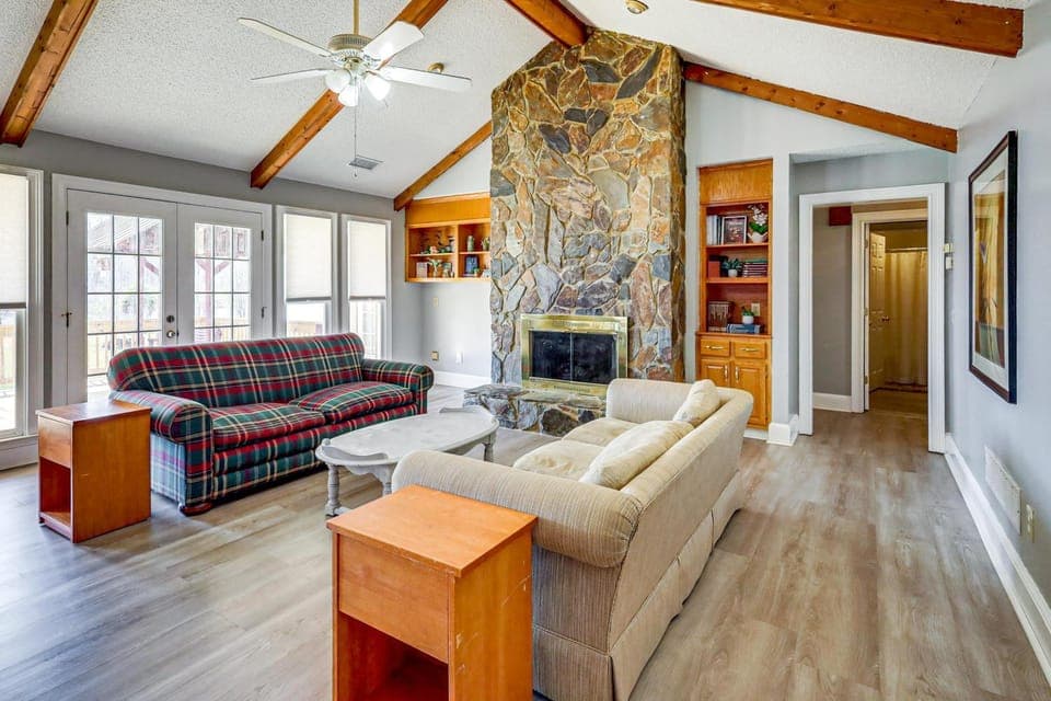 Waterfront Home w/ Views on Bear Creek Reservoir! House in Athens