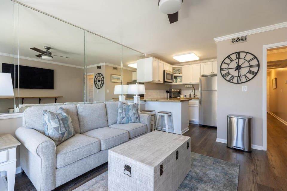 233 Breakers Villa in Coligny Beach