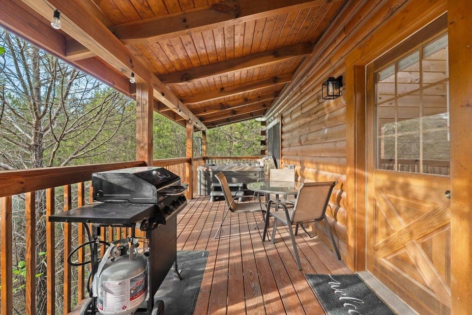 New Peaceful Mtn Retreat Near Lake Hot Tub House in Douglas Lake
