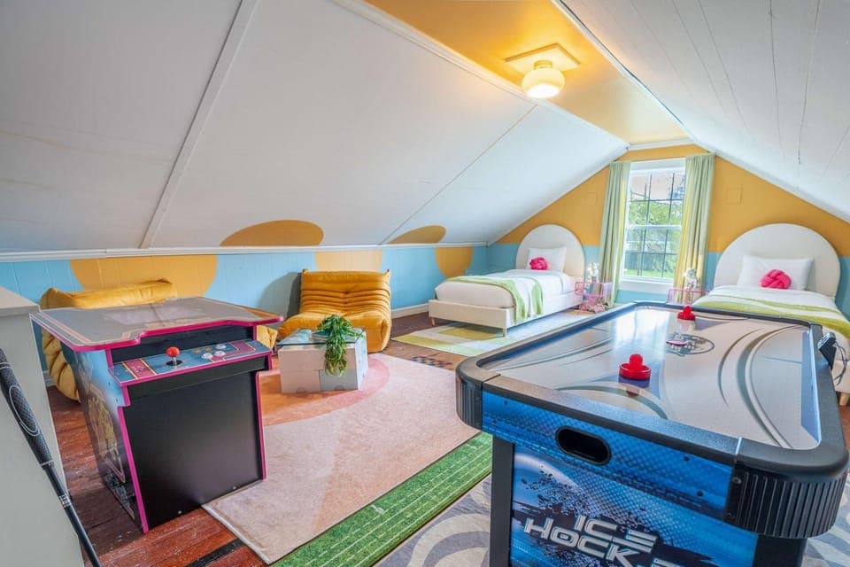 Game-Filled Escape w Golf House in Evans