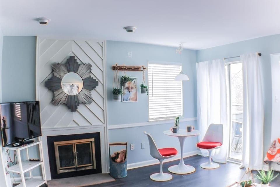 Mountain Monarchy Studio for 2 Condo, Pools, Wifi & Cable Apartment in Gatlinburg