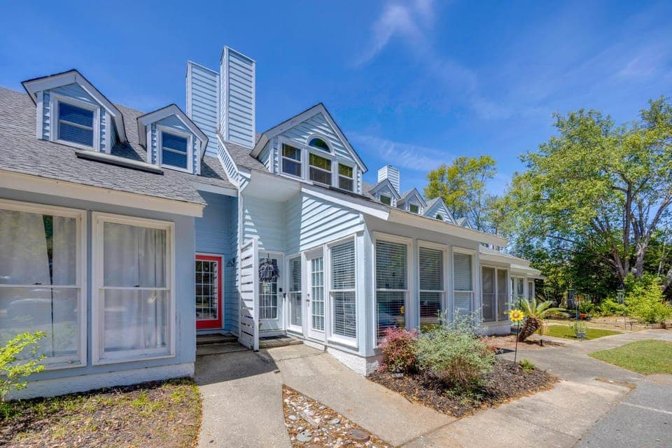 Walk to Eats & Drinks! Stylish Murrells Inlet Stay House in Murrells Inlet