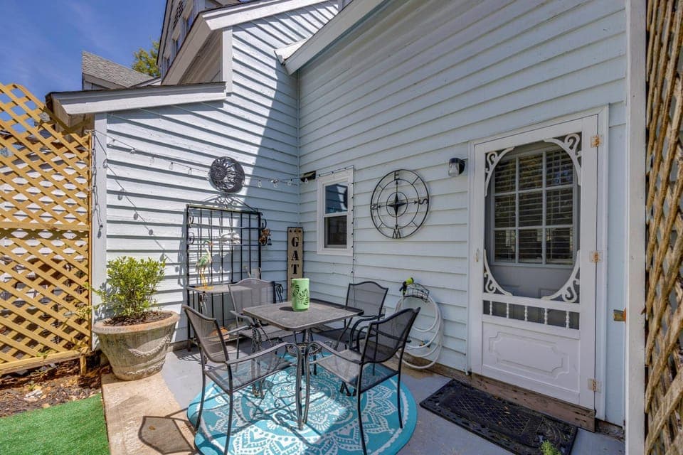Walk to Eats & Drinks! Stylish Murrells Inlet Stay House in Murrells Inlet