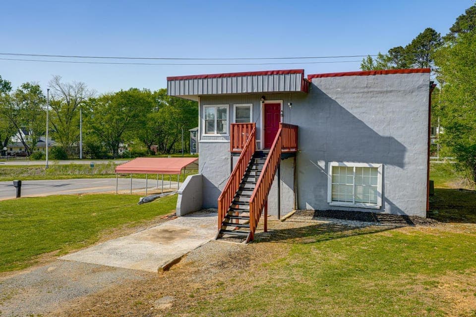 1 Mi to SAU & McKee Foods Campus! Condo w/ Balcony House in Tennessee