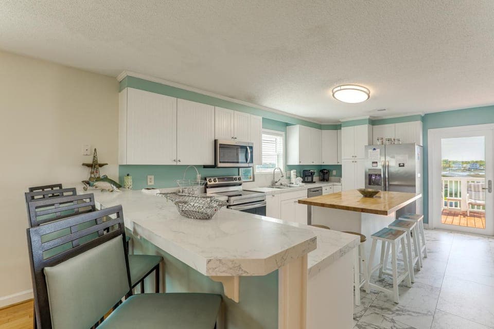 Walk to Garden City Pier & Beach! Group Getaway House in Garden City