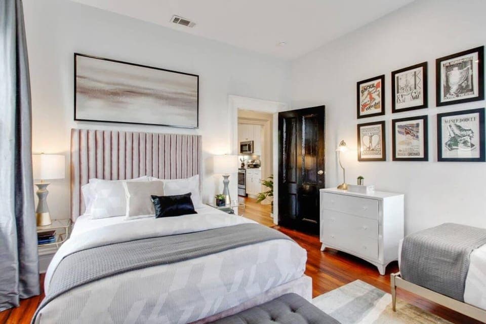 Contemporary Victorian Home Near Forsyth Park House in Savannah
