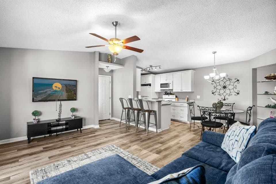 Southbridge Unit J - Pond View House in Garden City