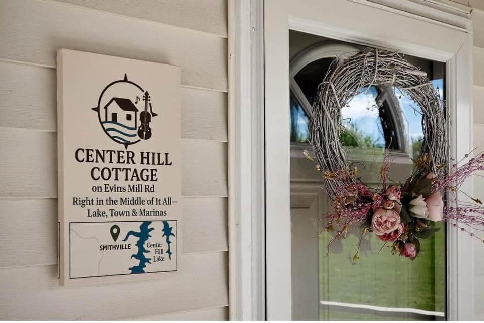 Center Hill Cottage House in Center Hill Lake