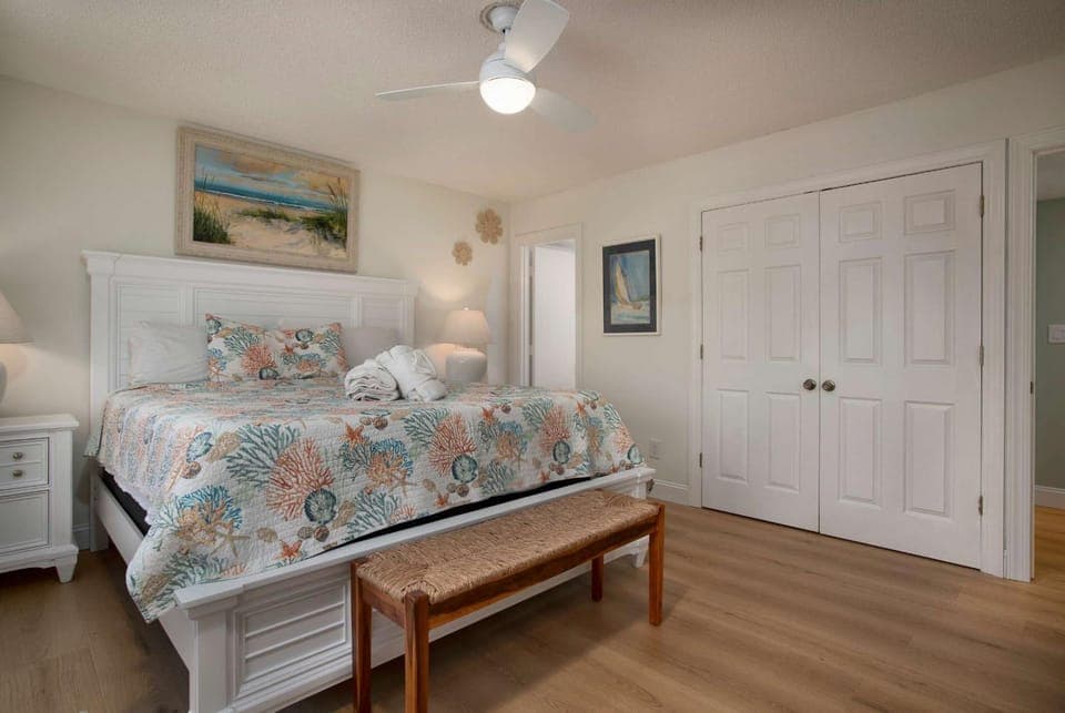 2BR Bluff Villa w Balcony Walk to Salty Dog Villa in Hilton Head Island